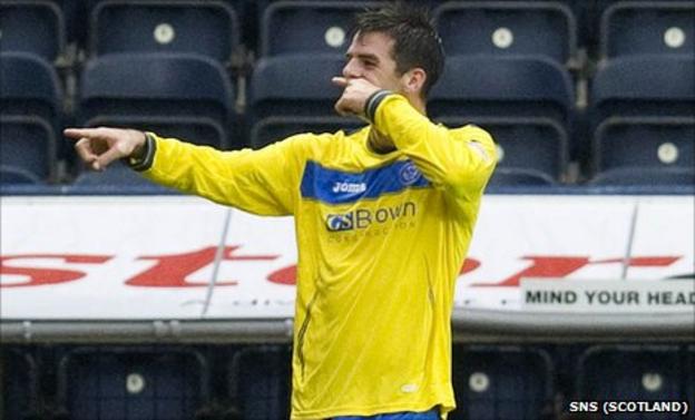Cillian Sheridan celebrates his goal at Rugby Park on Saturday