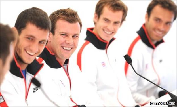 Leon Smith with members of Britain's Davis Cup team