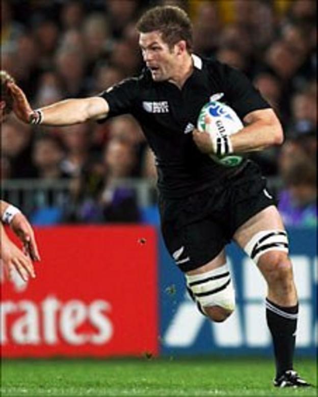 Richie McCaw on the attack against Australia