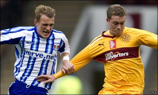 Dean Shiels in action against Motherwell