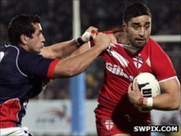 Rangi Chase gets away from France's Vincent Duport
