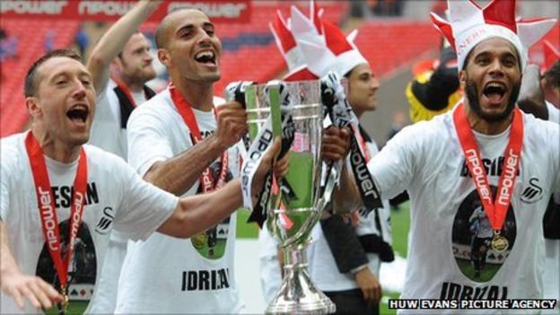 Darren Pratley (centre) celebrates Swansea's Premier League promotion last season
