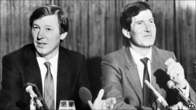 Alex Ferguson being unveiled as Manchester United manager by Martin Edwards in 1986
