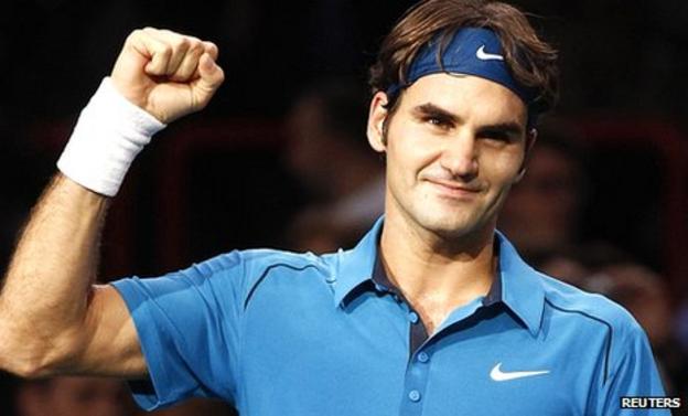 Roger Federer celebrates beating Juan Monaco