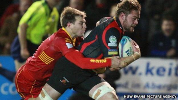 Lewis Evans crosses for the opening try