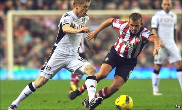 Fulham's Damien Duff (left) takes on Sunderland's Lee Cattermole