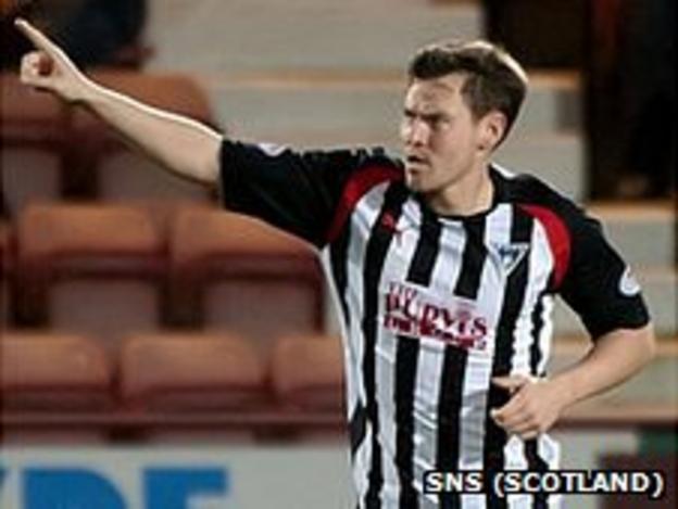 Dunfermline striker Andrew Barrowman