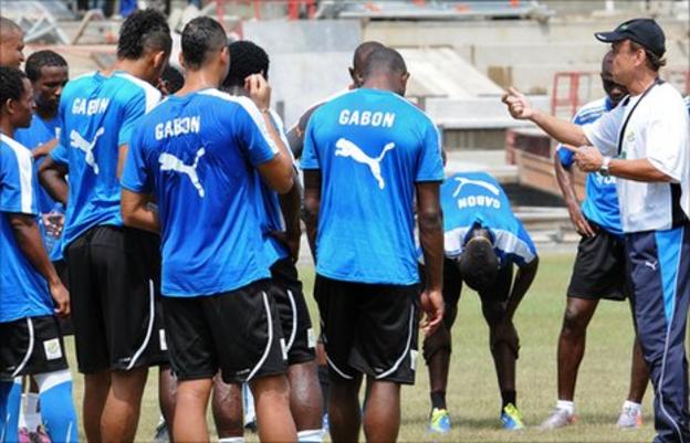 Gernot Rohr (right) instructs his squad