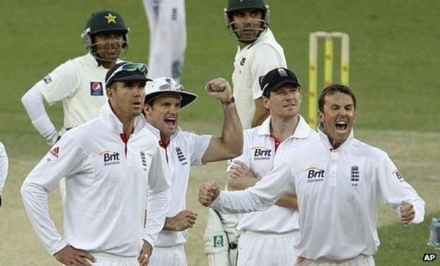England celebrate the late wicket for Graeme Swann