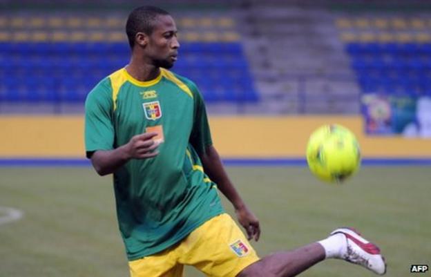 Seydou Keita trains ahead of Mali's opener with Guinea