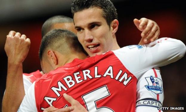 Arsenal's Robin Van Persie denies rift with Arsene Wenger
