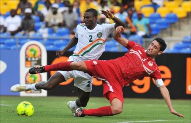 Moussa Maazou (in white) and Tunisia captain Karim Hagui