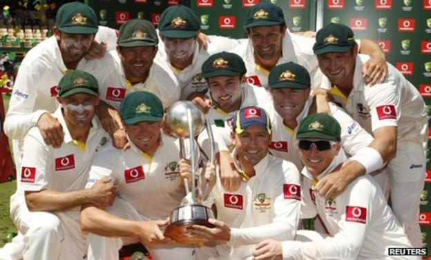 Australia celebrate with the Border-Gavaskar Trophy