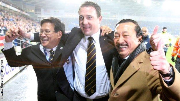 Cardiff manager Malky Mackay flanked by chairman Dato Chan Tien Ghee and owner Tan Sri Vincent Tan Chee Yioun