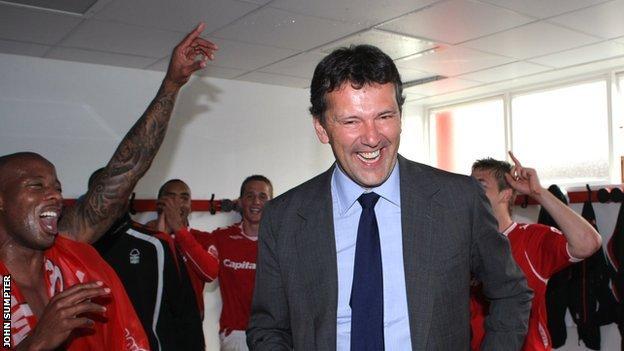Nigel Doughty celebrates Nottingham Forest's promotion from League One with the players