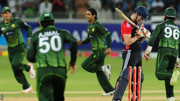 Pakistan celebrate the wicket of England opener Craig Kieswetter