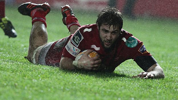 Josh Turnbull scores for the Scarlets
