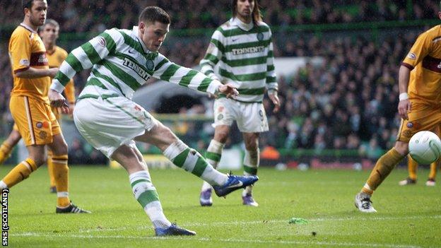 Hooper grabbed the only goal of the game as Celtic beat Motherwell