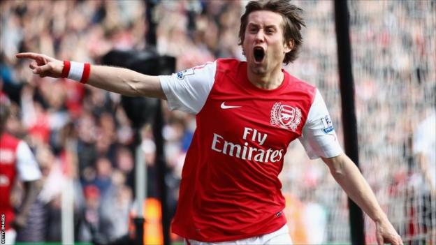 Tomas Rosicky gives Arsenal the lead at the Emirates Stadium