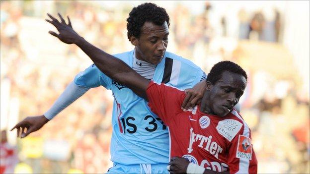Julio Cesar dos Santos (in blue) previously had a spell in French football with Tours