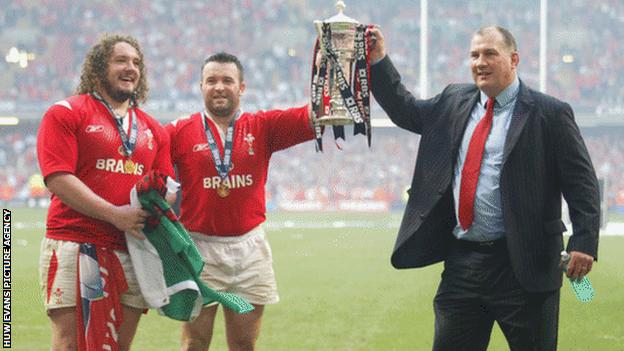 Mike Ruddock (right) lifts the Grand Slam with Wales in 2005