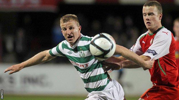 Barry Holland battles with Daryl Kavanagh at Solitude