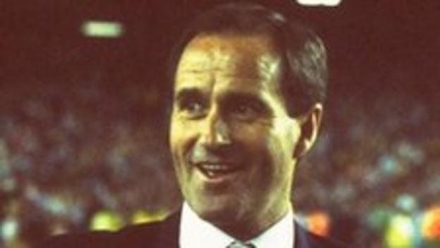 Manager George Graham celebrates Arsenal's title win