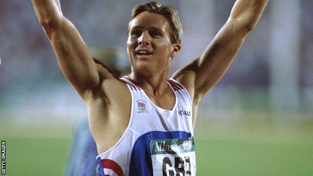 Roger Black wins silver in the 4x400m at the Atlanta Olympics