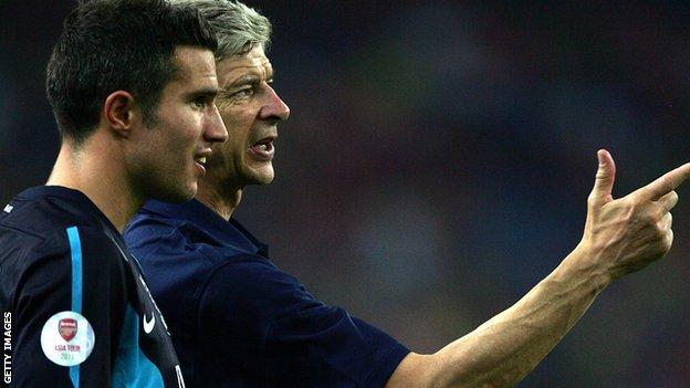 Arsenal striker Robin van Persie and manager Arsene Wenger