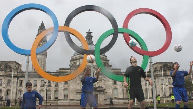 Footballers help unveil the Olympic rings outside Cardiff City Hall