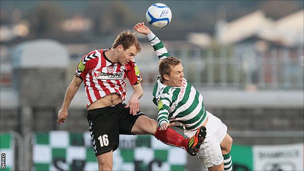 Derry City defender wins a high ball against Conor McCormick of Shamrock Rovers