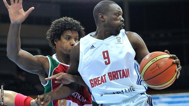 Great Britain's Luol Deng (right0