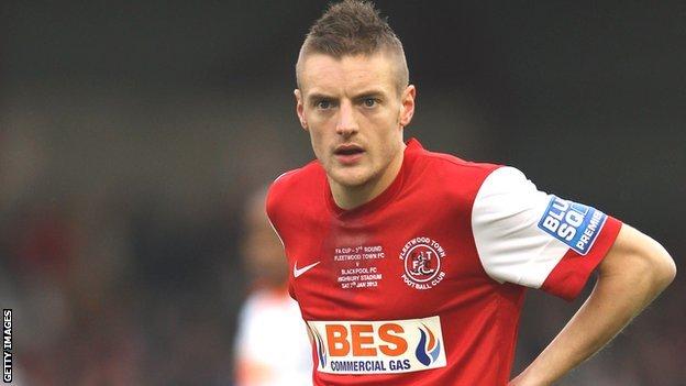 Leicester City Sign Fleetwood Striker Jamie Vardy Bbc Sport