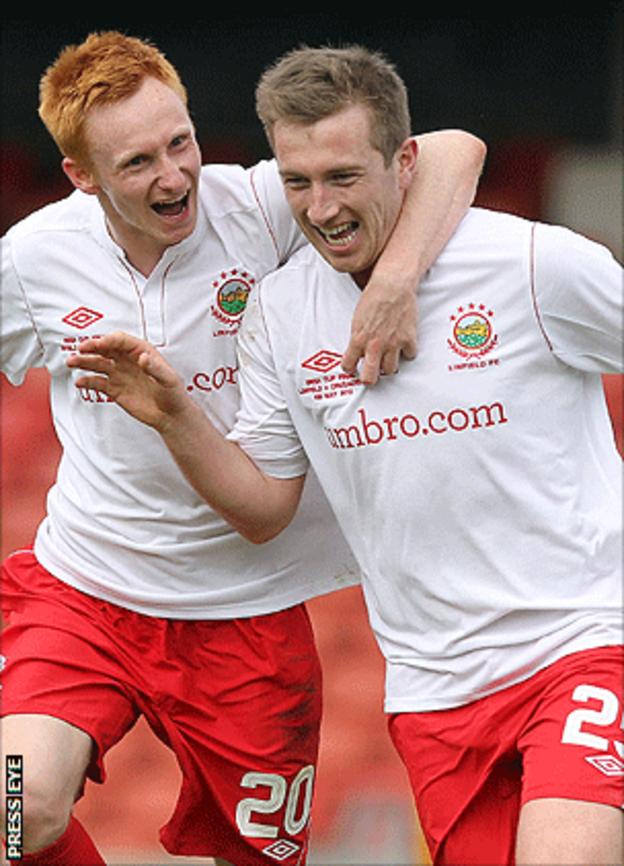 Robert Garrett congratulates Linfield scorer Mark McAllister