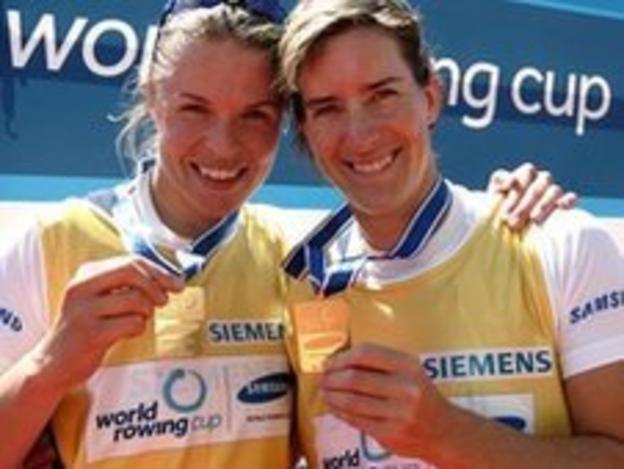 Anna Watkins and Katherine Grainger with their gold medals