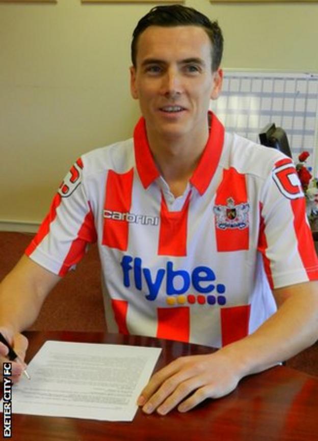 Alan Gow signs his two-year deal at Exeter City