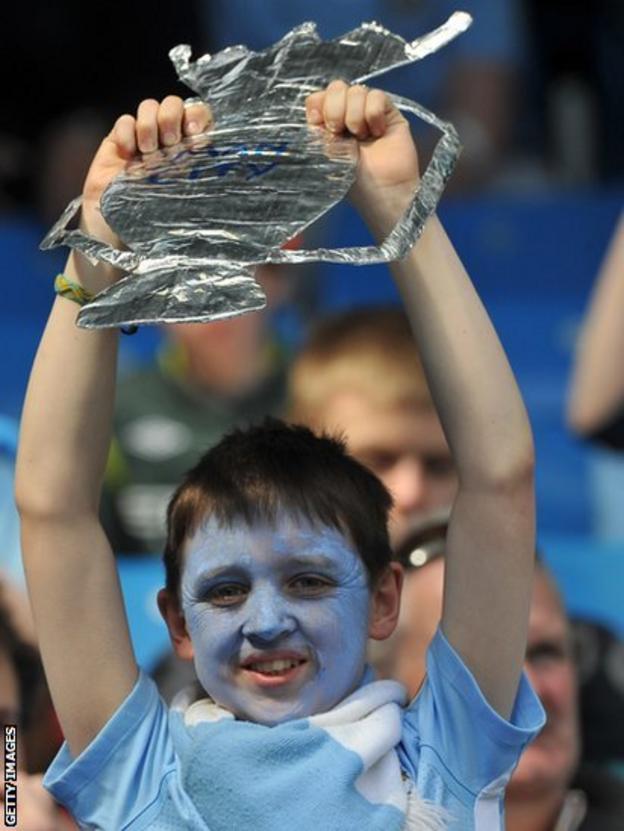 A young Manchester City fan