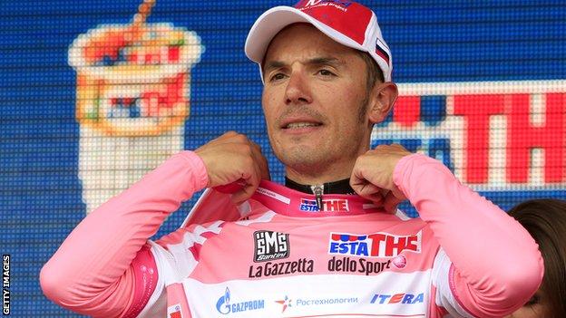 Joaquim Rodriguez in the pink jersey