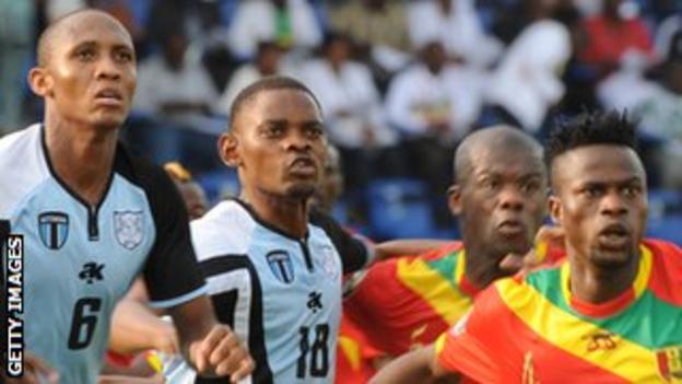 Magogi Gabonamong (wearing number 18)