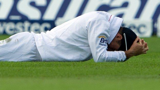Andrew Strauss reacts after dropping a catch