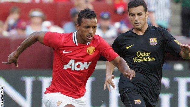 Nani and Pedro battle for the ball in Washington DC.
