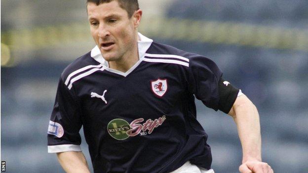 Grant Murray in action for Raith Rovers