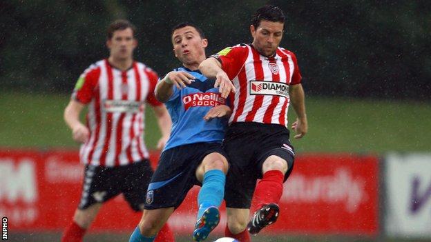 UCD's Chris Lyons in action against Eddie McCallion of Derry City