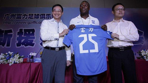 Yakubu with his new Guangzhou R&F shirt