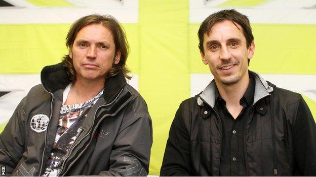 Dale Vince (l) and Gary Neville