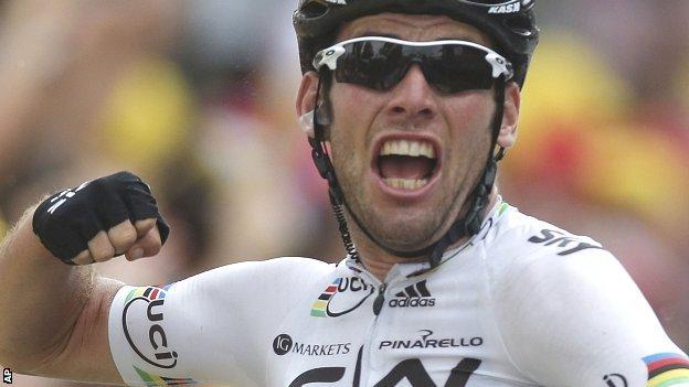 Mark Cavendish punches the air in celebration of his victory on Stage 18