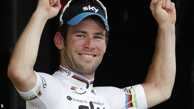Mark Cavendish celebrates on the podium after his victory on Stage 18