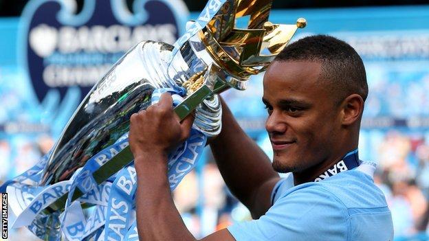 Manchester City S Vincent Kompany Signs New Six Year Deal Bbc Sport