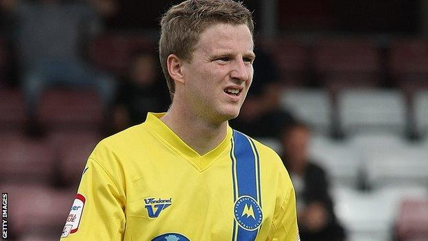 Bournemouth sign Torquay United's Eunan O'Kane - BBC Sport