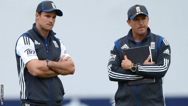 Andrew Strauss (left) and Andy Flower (right)